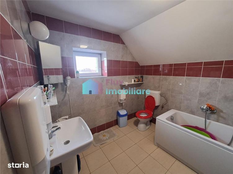 Casă cu 4 camere în Bulai