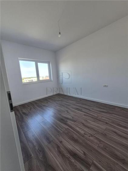 Duplex cu 5 camere cu Canalizare în Moșnița Nouă