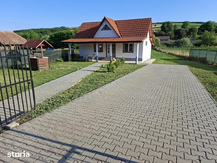Casă cu 2 camere cu Teren 1350 Mp în Cozma