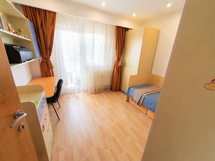 Apartament cu 3 camere semidecomandat, mobilat în Barbu Văcărescu