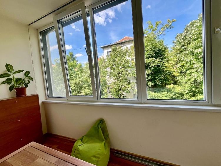 Apartament cu 3 camere semidecomandat, mobilat în Circumvalațiunii