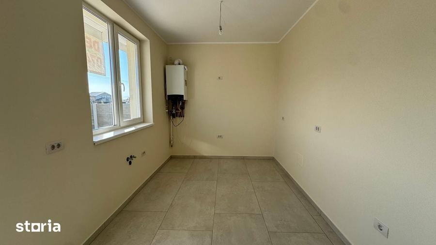 Casă cu 3 camere cu Teren 240 Mp în Bucovăț