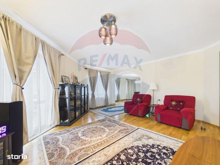 Casă cu 7 camere cu Teren 605 Mp în Snagov