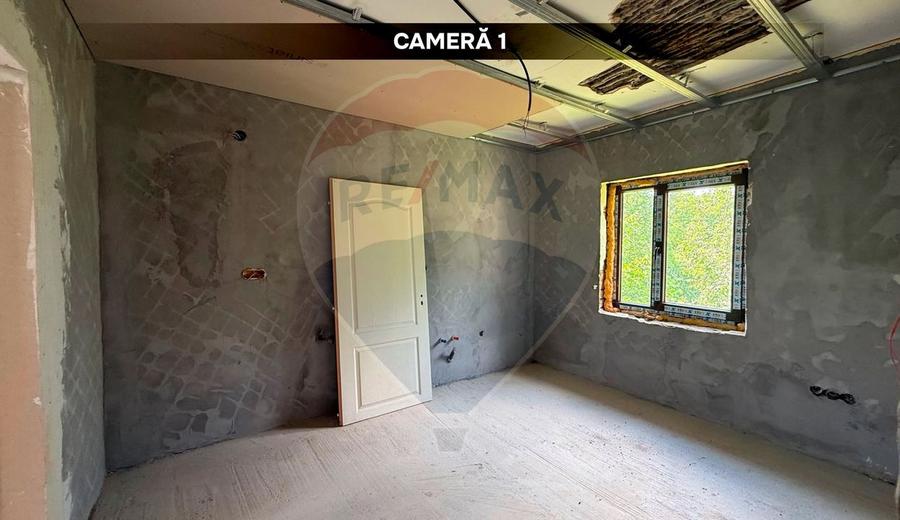 Casă individuală cu 2 camere cu Teren 2628 Mp în Hovrila