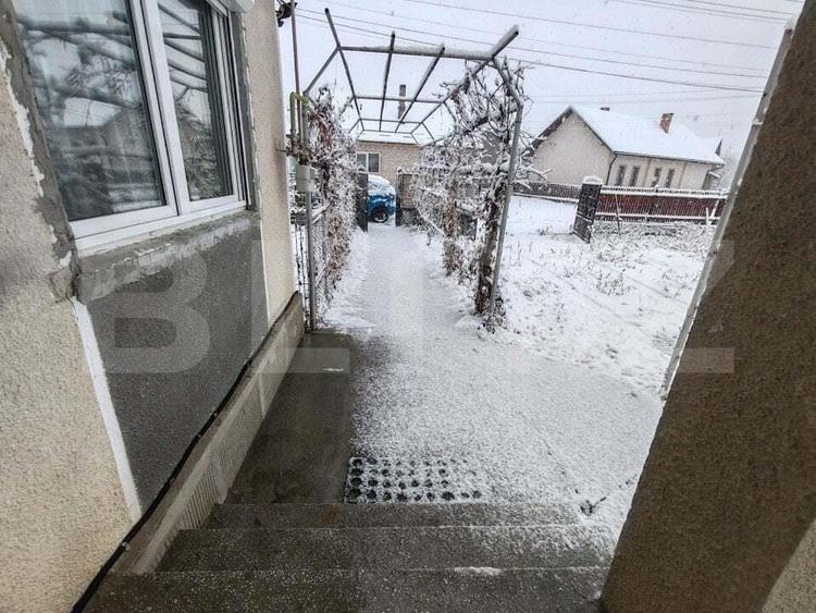 Casă cu 4 camere cu Teren 1700 Mp în Surduc