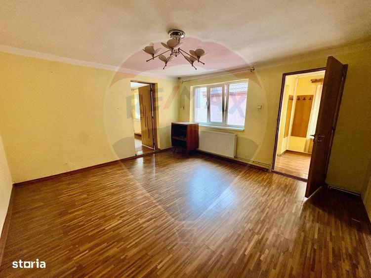 Casă cu 4 camere în Central