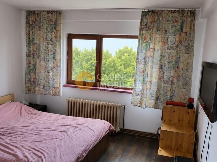 Apartament cu 3 camere decomandat în Nicolina