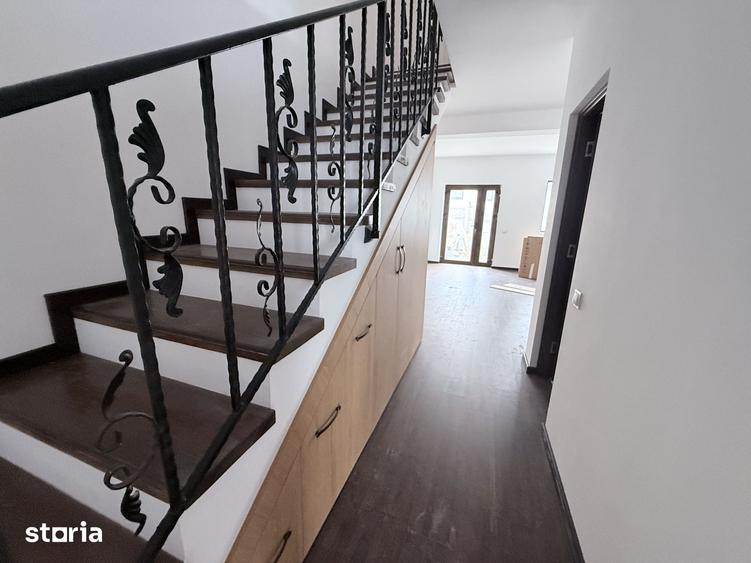 Casă cu 5 camere cu Teren 200 Mp în Central