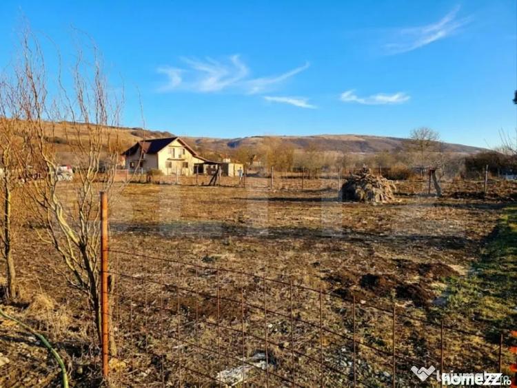 Teren de 600 mp, în Rădaia