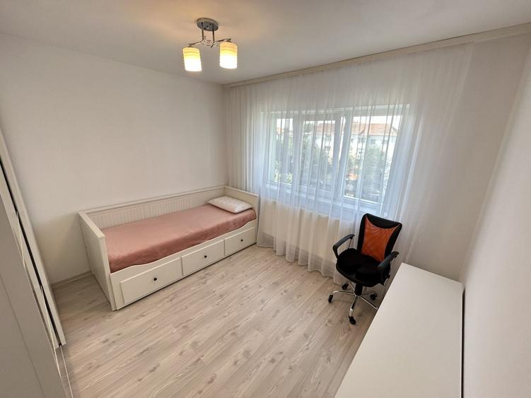 Apartament cu 2 camere decomandat în Girocului