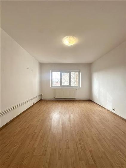 Apartament cu 4 camere decomandat în Km 4-5
