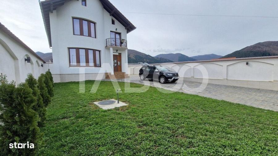 Casă cu 4 camere decomandat cu Teren 800 Mp în Gura Râului