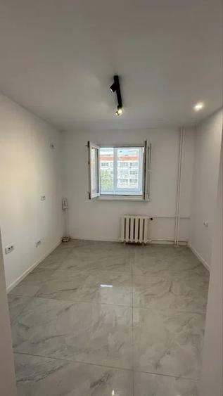 Apartament cu 3 camere decomandat în Ștefan cel Mare