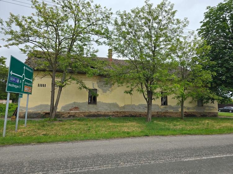 Casă cu 4 camere în Exterior Vest