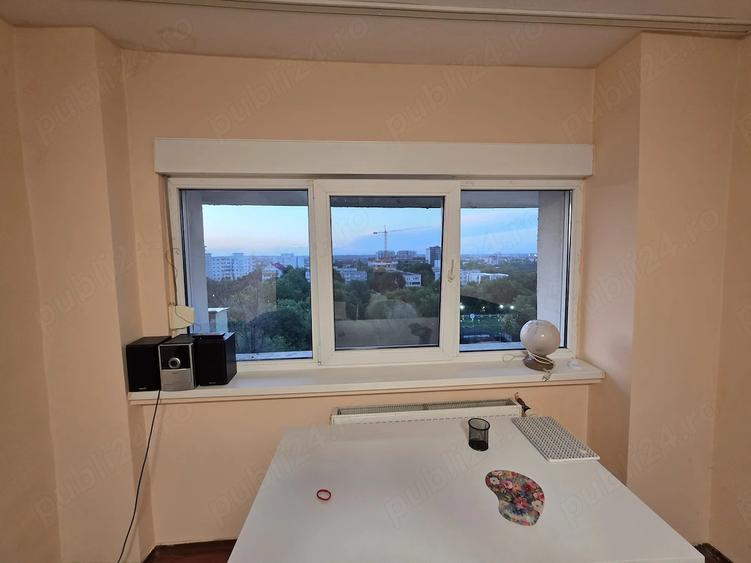 Apartament cu 3 camere decomandat, mobilat în Exterior Vest