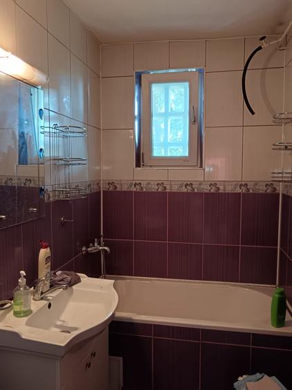 Apartament cu 3 camere semidecomandat în Calea Severinului