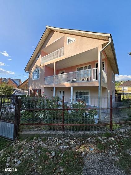 Casă cu 4 camere în Central
