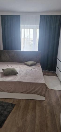 Apartament cu 3 camere decomandat în Exterior Vest
