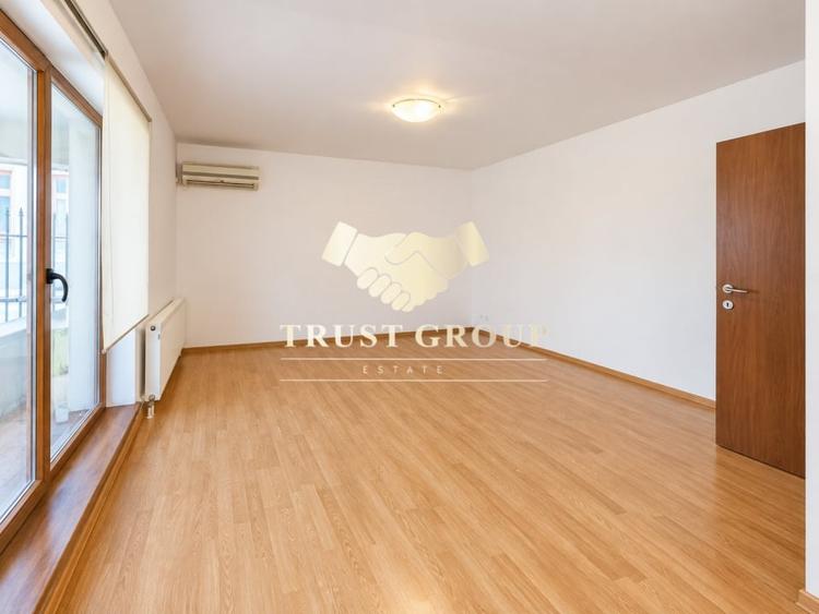 Apartament cu 3 camere semidecomandat în Cișmigiu