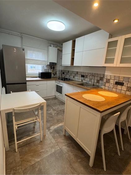Apartament cu 3 camere semidecomandat în Central