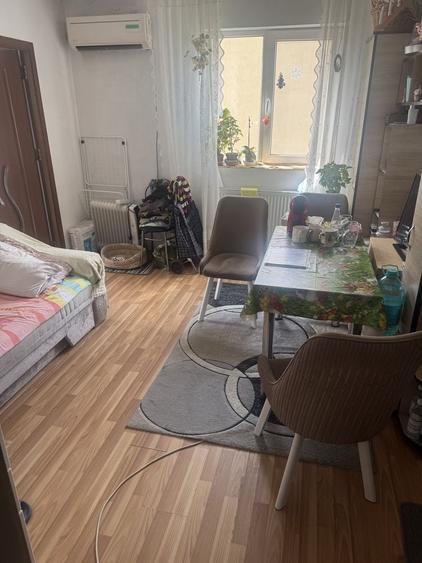 Apartament cu 2 camere semidecomandat în Dumbrăvița