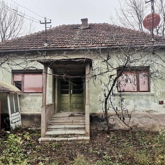 Casă cu 4 camere în Pomezeu