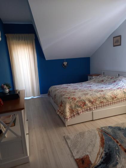 Casă cu 4 camere cu Teren 150 Mp în Roșu