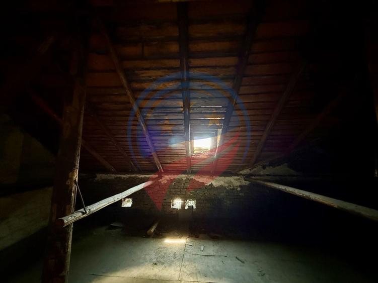 Casă individuală cu 7 camere cu Canalizare în Ultracentral