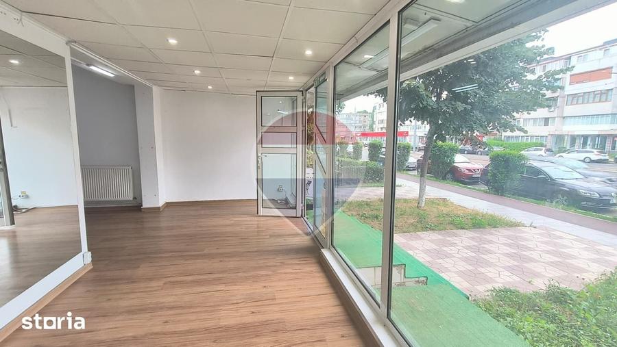 Spațiu comercial, de 60 mp, în Micro 14
