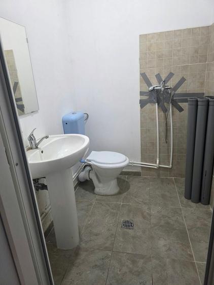 Apartament cu 3 camere decomandat în Jiului