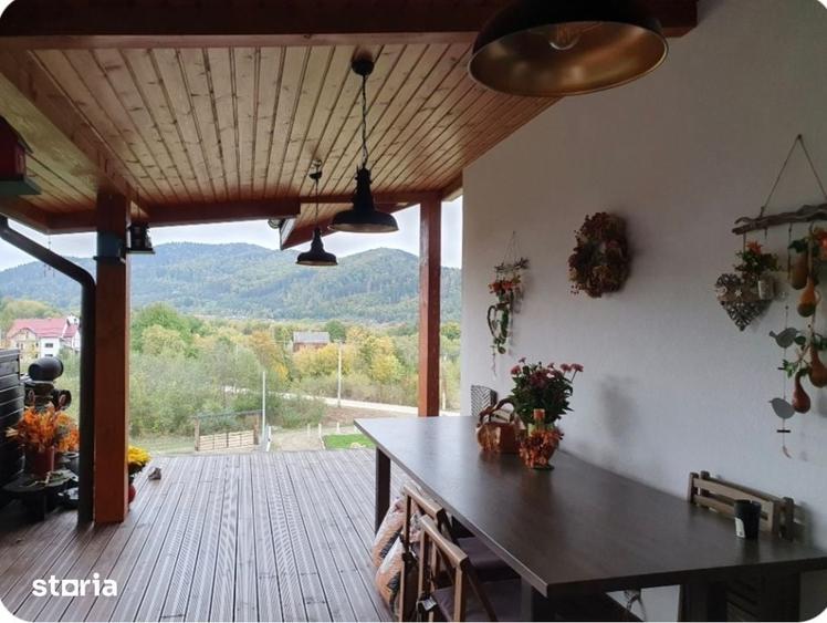 Casă cu 6 camere cu Teren 1500 Mp în Marginea
