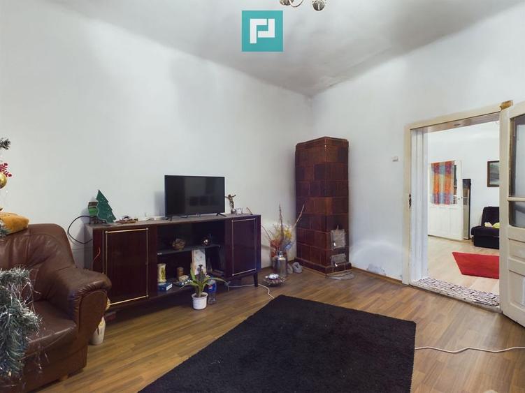 Casă cu 5 camere cu Teren 4320 Mp în Lalașinț