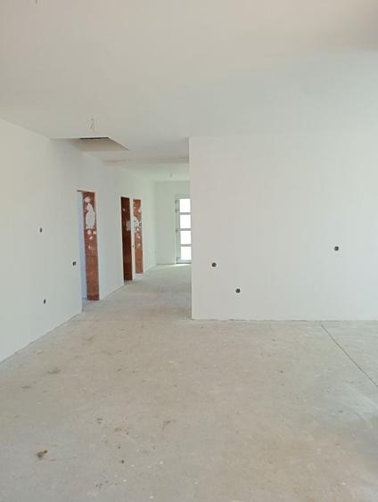 Casă cu 3 camere în Central