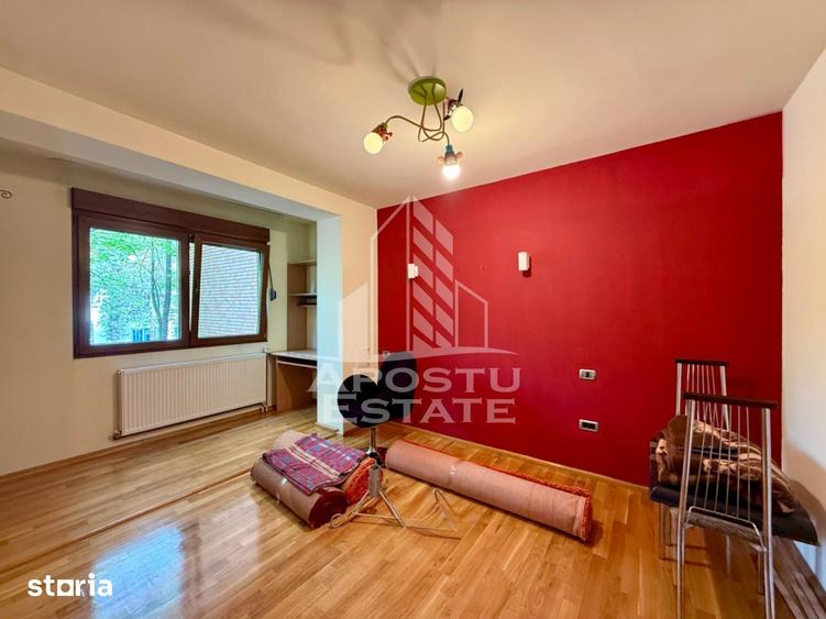 Apartament cu 4 camere decomandat, mobilat în Medicină