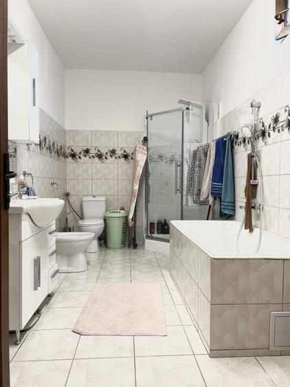 Casă individuală cu 3 camere cu Piscina în Săcălaz