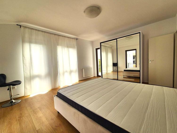 Apartament cu 3 camere decomandat în Tractorul