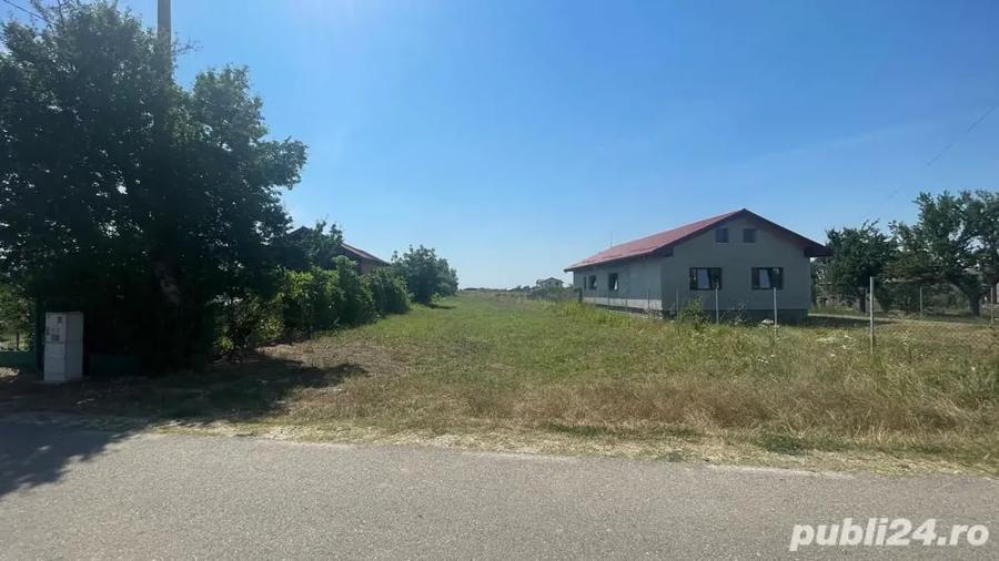 Teren de 2585 mp, în Icoana