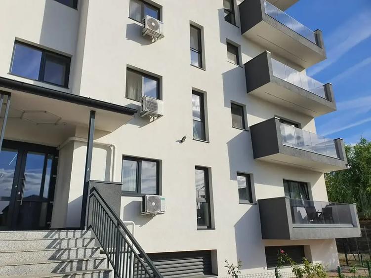 Apartament cu 2 camere decomandat în Titan