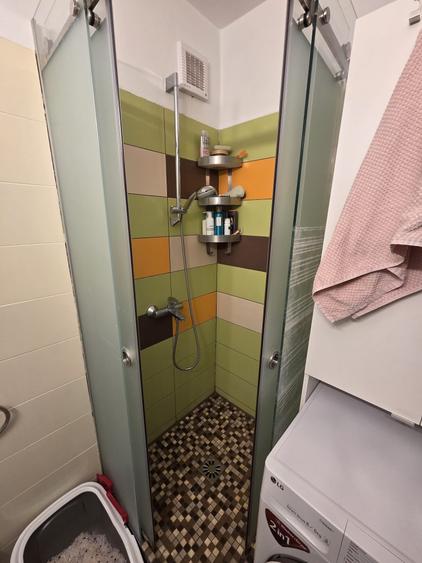 Apartament cu 4 camere decomandat în Drumul Taberei