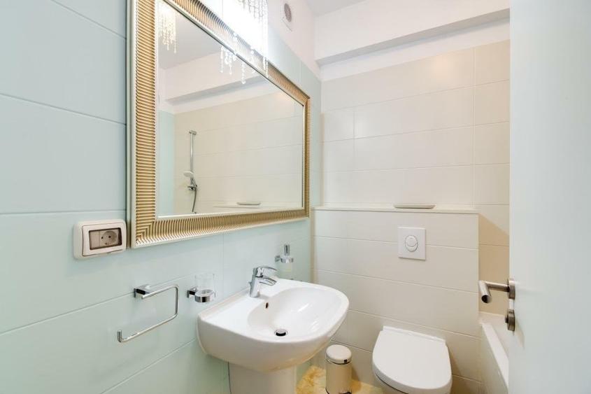 Apartament cu 2 camere decomandat, mobilat în Calea Victoriei