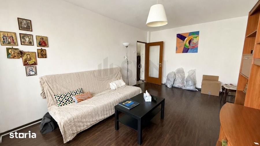Apartament cu 4 camere decomandat în Tei