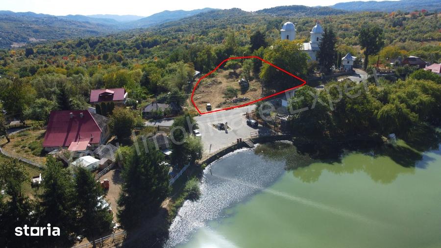 Teren de 1736 mp, în Nucșoara