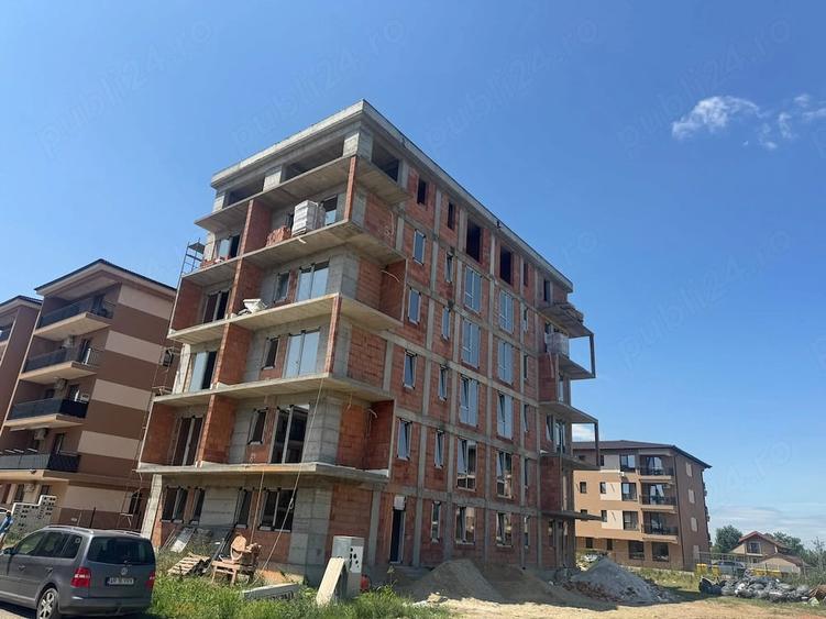 Apartament cu 3 camere semidecomandat în Central