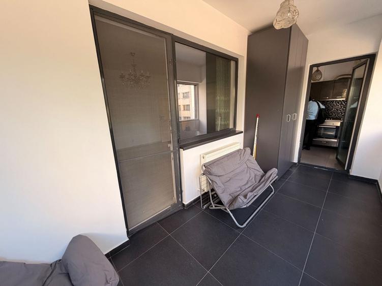 Apartament cu 3 camere decomandat în Muncii