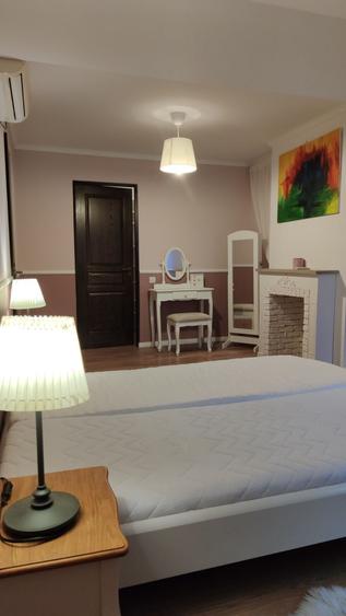 Apartament cu 3 camere decomandat în Lotrioara