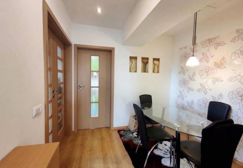 Apartament cu 3 camere decomandat în Lotrioara