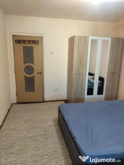 Apartament cu 3 camere decomandat în Valea Rosie