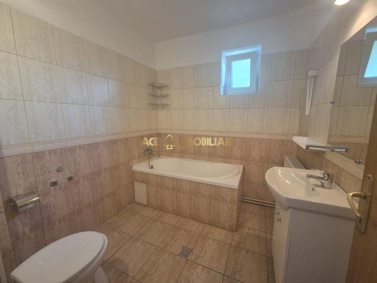 Apartament cu 3 camere decomandat, mobilat în Vitan