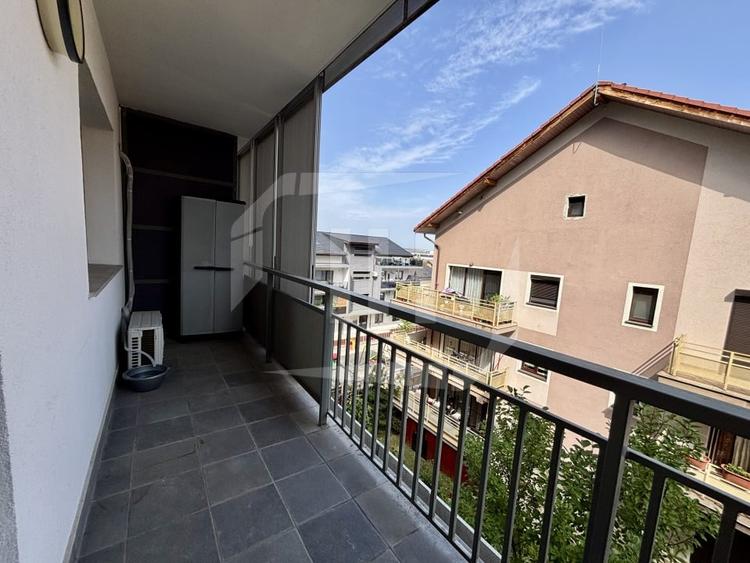 Apartament cu 2 camere semidecomandat, mobilat în Bună Ziua