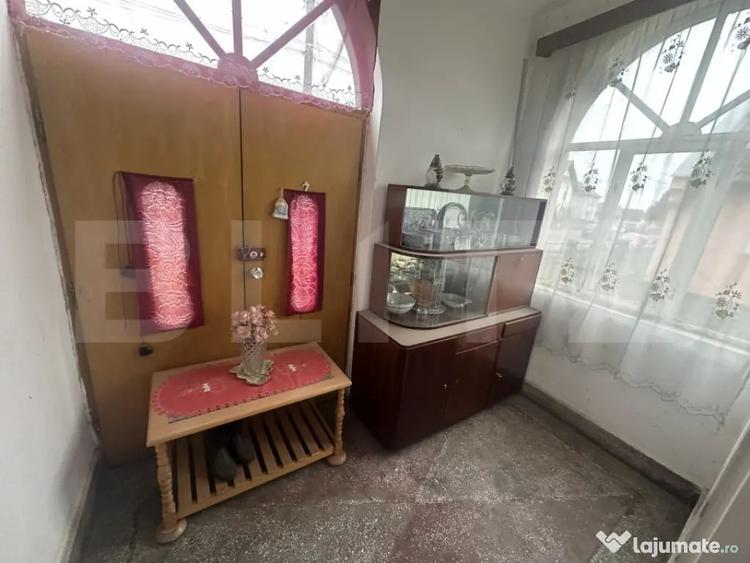Casă cu 4 camere cu Teren 1371 Mp în Păulești